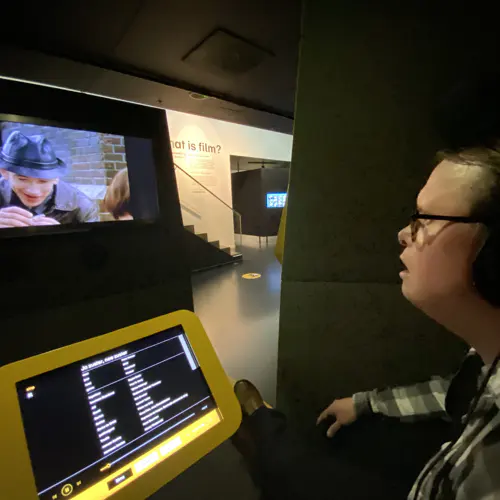 Het bijzondere gebouw van het Eye Filmmuseum in Amsterdam. Hier ontdek je alles over films en hoe ze worden gemaakt.